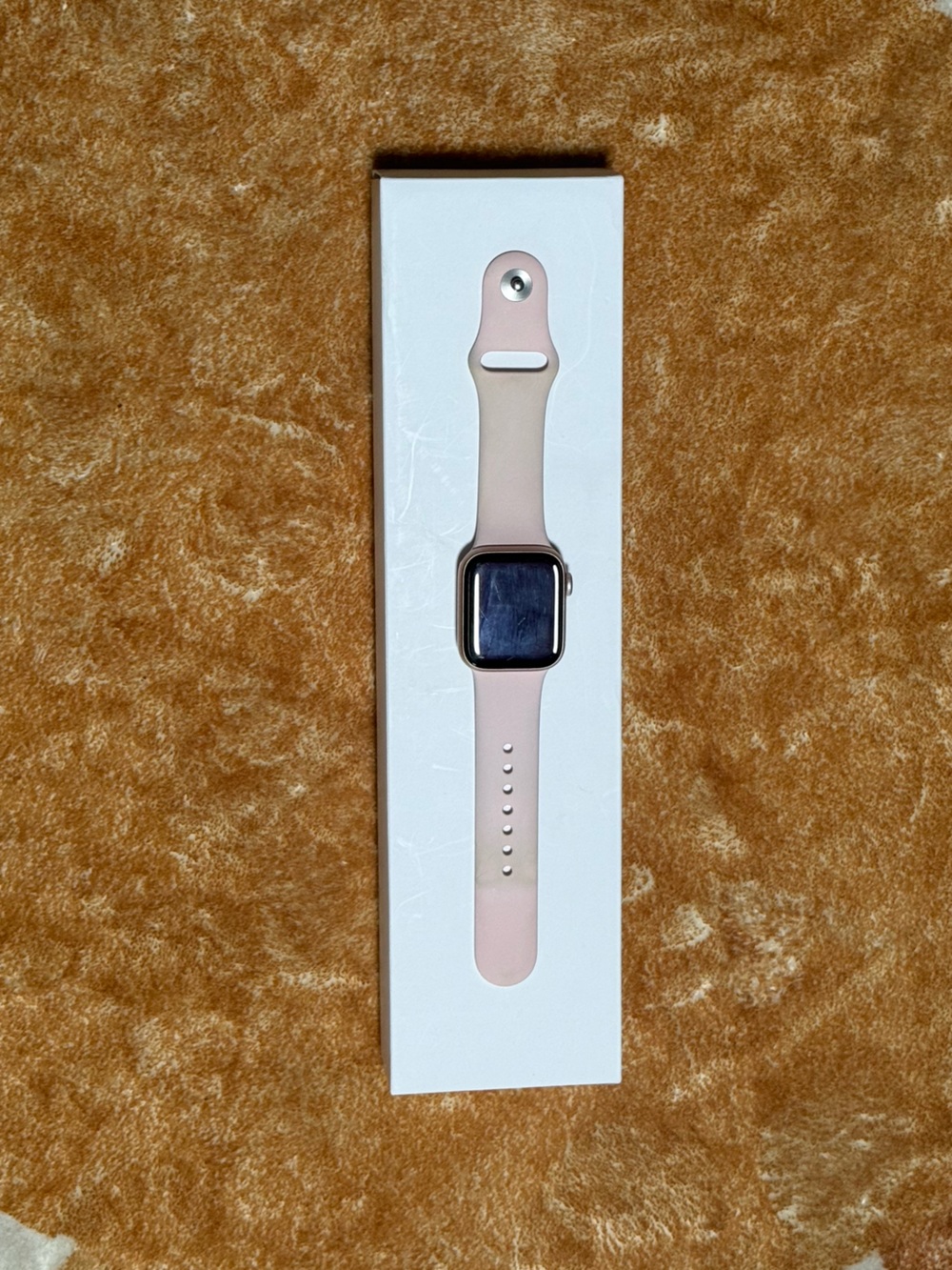 Apple Light Pink Silicone Smartwatch with Rose Gold Case